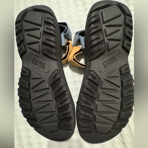 NWT Teva sandals - Picture 2 of 4